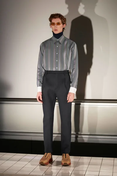 Look 17
